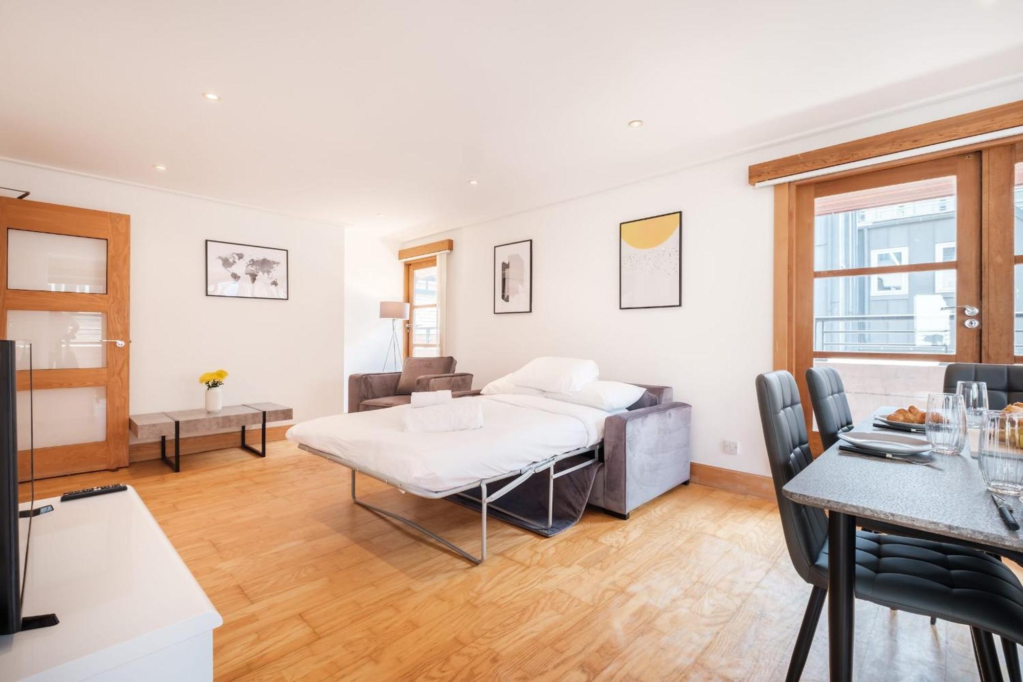 לונדון 2Br Penthouse With Terrace - Heart Of Holborn - Cityapartmentstay מראה חיצוני תמונה